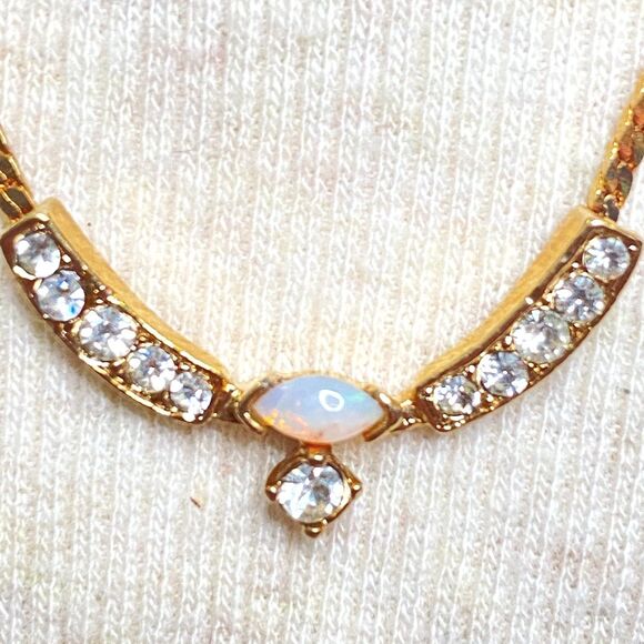 Pendant Necklace Gold Tone Flat Cobra Chain Clear Rhinestones Central Opalesque - Picture 3 of 11